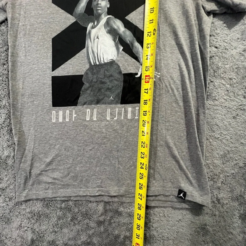 Jordan Brand Michael Jordan Graphic T-Shirt Gray Heather Mens Small Jumpman